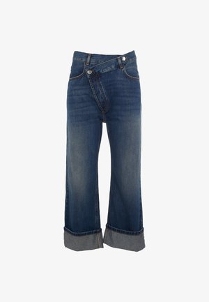 Jeans en denim à jambes larges avec taille haute, fermeture à boutons asymétrique et larges ourlets repliés dans un délavé bleu.