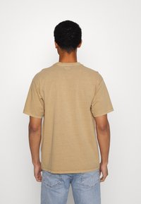 Levi's® VINTAGE - T-shirt básica - petrified oak