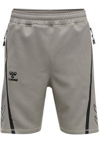 Grå sportshorts med elastisk midja, sidofickor och kontrasterande svarta detaljer med ett chevronmönster. Hummel-logotyp på framsidan.