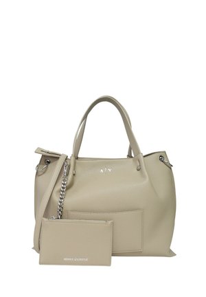 Borsa beige Armani Exchange con manici doppi, tracolla staccabile e pochette beige abbinata con zip, collegata da una catena d'argento.
