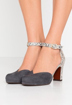 Czółenka na platformie