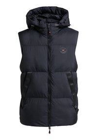 Μαύρο γιλέκο με κουκούλα, με μπροστινό φερμούρ, πλαϊνές ζώνες και κυκλικό λογότυπο στο στήθος. Λείο υλικό και μονωτικός σχεδιασμός.