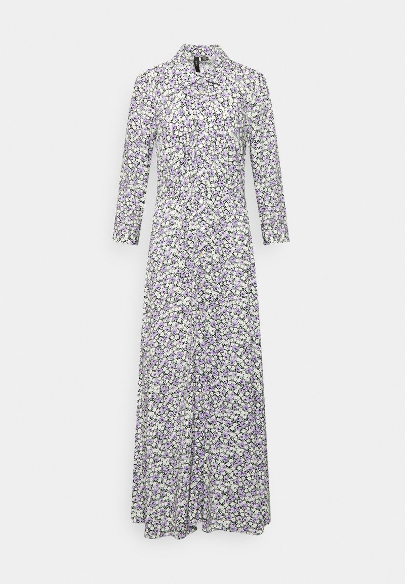 Vestido longo floral com fundo branco e flores roxas e verdes, design com colarinho e mangas longas.