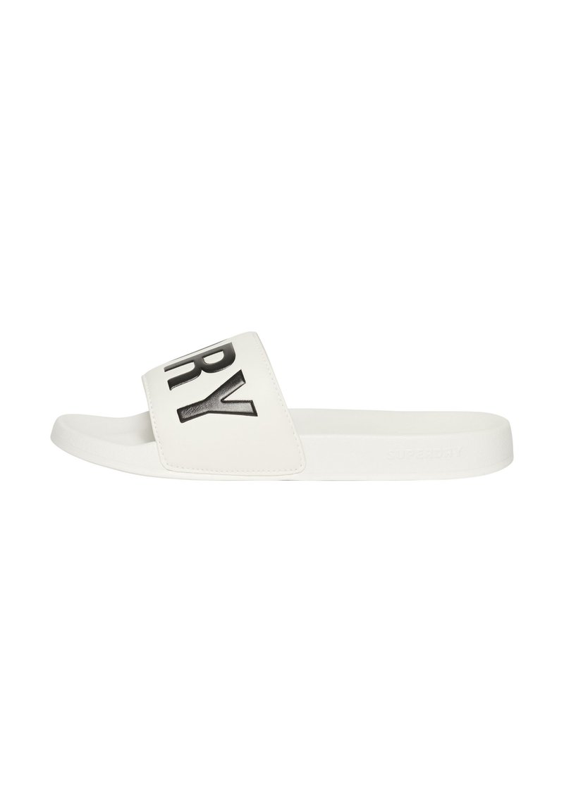 Hvide slide sandaler med en bred rem, der har sort "RY" tryk. Fremstillet af glat syntetisk materiale med en flad sål og minimalistisk design.