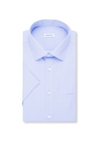 Chemise bleu clair à manches courtes avec boutons et col italien, soigneusement pliée avec une étiquette de marque visible à l'intérieur du col.