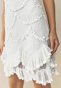 Next REGULAR FIT - STRAPPY SCALLOPED SEQUIN  - Koktailové šaty/večierkové šaty - white