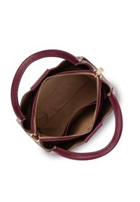 Petit sac à main avec un extérieur en cuir marron, fermeture zippée et doublure en tissu marron. Il comporte deux poignées courtes et des poches intérieures.
