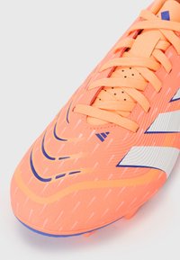 adidas Performance PREDATOR CLUB UNISEX - Botines de fútbol para terreno firme - signal coral/ftwr white/beam orange