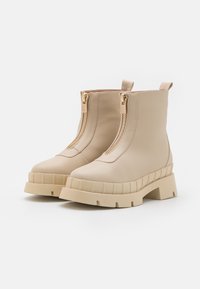 RAID Wide Fit Botines con plataforma - off-white