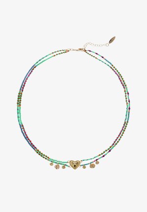 Mehrstrang-Halskette mit bunten Glasperlen in Grün, Blau, Rot und Gold, mit einem herzförmigen Anhänger und kleinen dekorativen Charms.