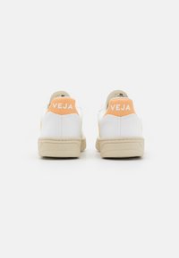 Veja V-10 - Sportcipő - white