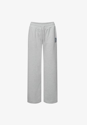 Jasnoszare dresy wykonane z miękkiego materiału, charakteryzujące się luźnym krojem, elastycznym paskiem w talii, sznurkiem ściągającym oraz małym logo 'B' po lewej stronie.