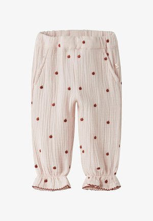 Pantaloni da neonato rosa chiaro con piccole stampe di mele rosse, tasche anteriori, vita elastica e polsini arricciati alle caviglie.