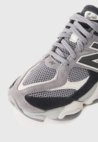 Thumbnail Image 6