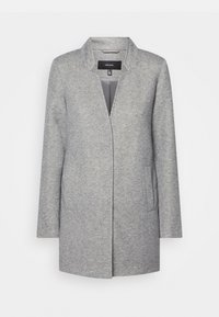 Abrigo de lana gris con cuello de solapa, abierto al frente, mangas largas y bolsillos laterales. Textura suave y diseño limpio y minimalista.