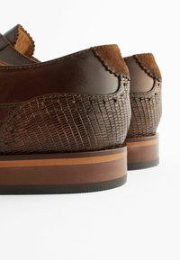 Next OXFORD WING BROGUE - Elegantní šněrovací boty - brown