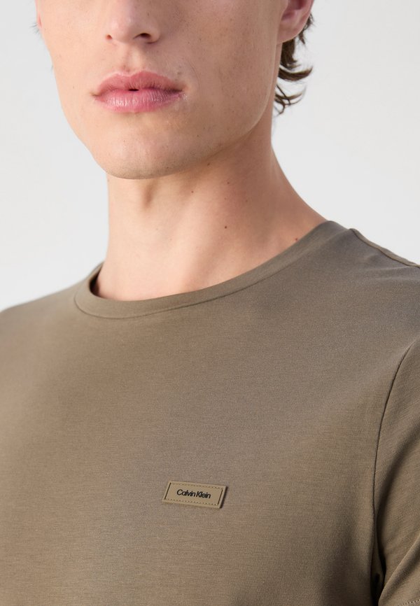 Basic T-shirt - tarmac4