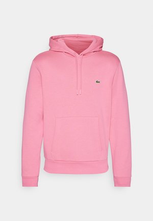 Rosa Kapuzensweatshirt aus weichem Material, mit einer Vordertasche, Kordelzugkapuze und einem kleinen grünen Logo auf der Brust.