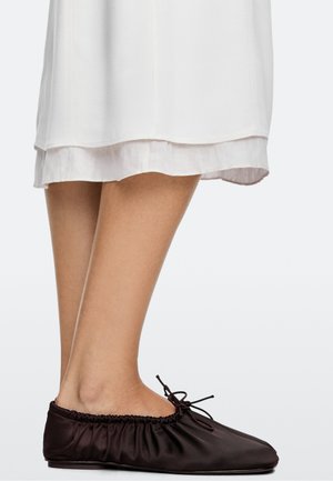 Massimo Dutti, RUCHED BOW BALLERINA FLATS - Ballerina shoes - dark brown