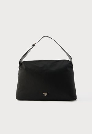 Borsa a tracolla in nylon nero con superficie liscia, corpo ampio e parte superiore curva. Presenta una targhetta con logo triangolare e una tracolla rimovibile.