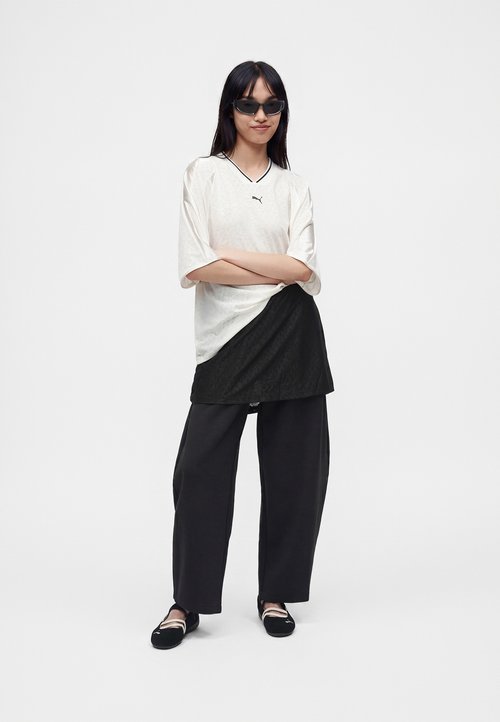 PUMA Camiseta de Casual de Mujer LACE PACK Oversized Short Slee Blanco — photo 2