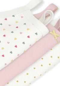 Τρία απαλού υφάσματος καμιζόλια: ένα λευκό με πολύχρωμες καρδιές, ένα μονόχρωμο ροζ και ένα λευκό με χρυσά σχέδια καρδιάς. Λεπτές δαντελένιες λεπτομέρειες.