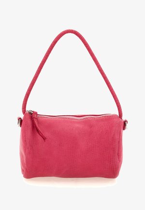 Borsa rosa lampone con superficie in ecopelle testurizzata, manico intrecciato e chiusura con cerniera argentata sulla parte superiore.