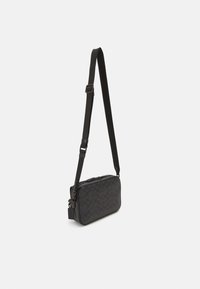 COACH CHARTER FLAP CROSSBODY 24 IN SIGNATURE - Borsa a tracolla - charcoal