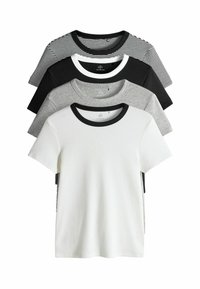 Vier kurzärmelige Rundhalsausschnitt-T-Shirts gestapelt, mit den Mustern von oben nach unten: schwarz-weiße Streifen, einfarbig schwarz mit weißem Kragen, einfarbig grau, einfarbig weiß mit schwarzem Kragen.