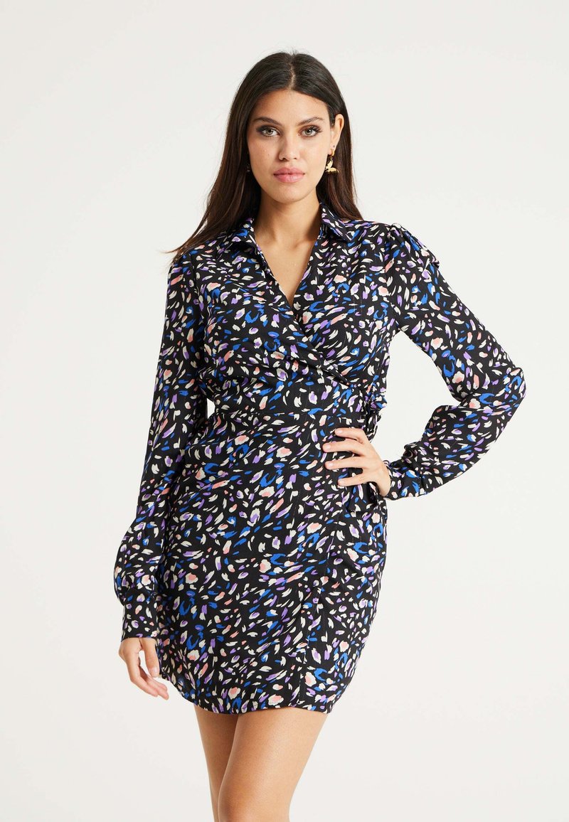 Liquorish PAINTERLY PRINT MINI WRAP - Day dress - black