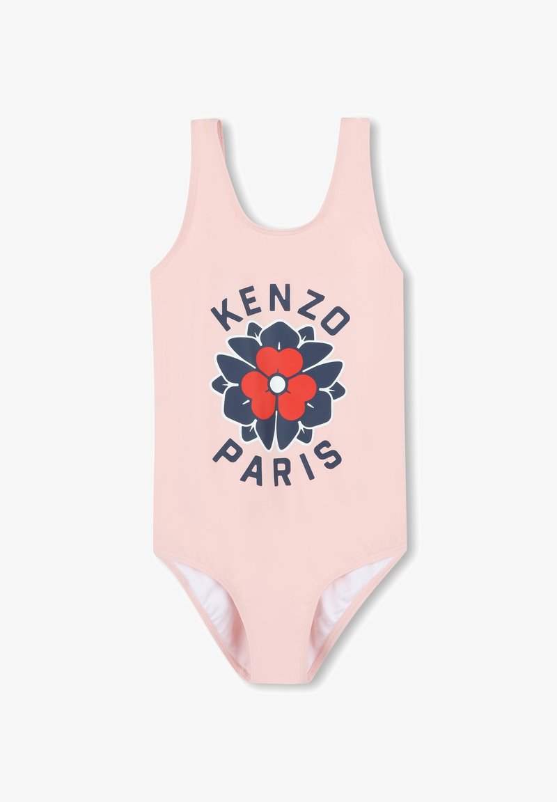 Maillot de bain une pièce rose avec un motif floral et le texte "KENZO PARIS" en navy. Design sans manches avec une texture lisse et douce.