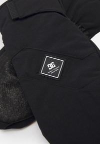 Czarne, ocieplane rękawice z teksturowaną czarną dłonią. Posiadają materiałową łatę z białym logo i napisem. Gładka, matowa powierzchnia, pewne zapięcie mankietu.