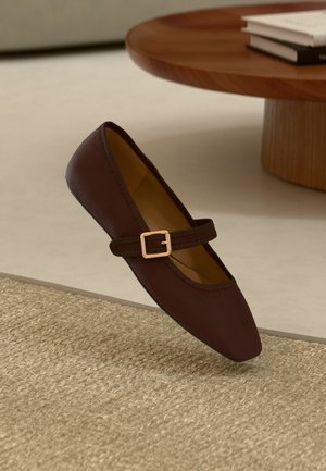 Ankle strap ballet pumps - burgundy