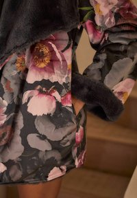 B by Ted Baker REVERSIBLE WATERFALL FLORAL - Cardigan - navy pink