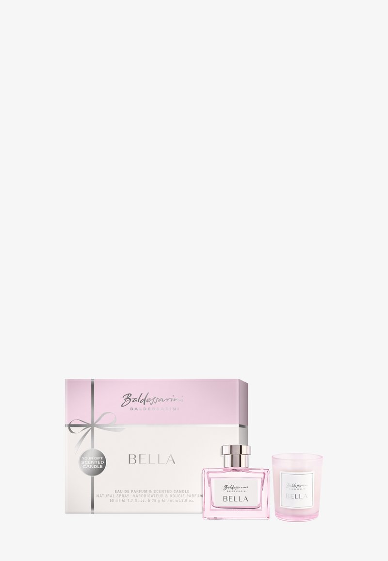 Ensemble de parfum Baldessarini Bella et bougie parfumée avec emballage rose et blanc et accents argentés.