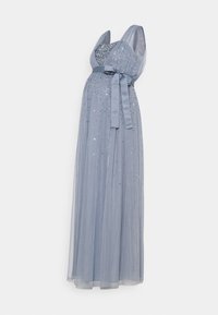 Abito maxi premaman in tulle azzurro chiaro con dettagli intricati di perline, corpino aderente, spalline larghe e cintura in tessuto abbinato in vita.