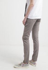 Culture Kalhoty - taupe