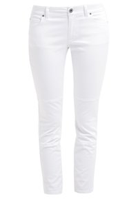 Jeans blancos ajustados hechos de una mezcla de algodón. Presentan una textura suave, diseño de cinco bolsillos, cierre de cremallera y botón de metal.