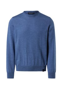Maglione blu lavorato a maglia con scollo tondo, maniche lunghe e polsini a coste. Presenta un'etichetta con il marchio sull'orlo. Il materiale appare morbido e dalla texture evidente.