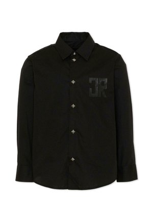 Zwart shirt met lange mouwen en puntkraag, decoratieve stervormige knopen en geprinte "JR" letters op de linkerborst.