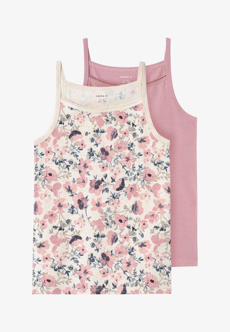 Dois tops: um com um padrão floral em rosa, azul e bege, e o outro em rosa claro sólido. Ambos têm alças finas e decotes arredondados.