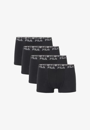 Vier schwarze Herrenboxershorts mit grauen elastischen Bundbändern mit dem FILA-Logo in Weiß, in versetzter Reihe angeordnet.