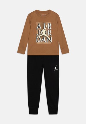 Jordan JDN MJ ESSENTIALS UNISEX SET - Tracksuit - gym red/red  