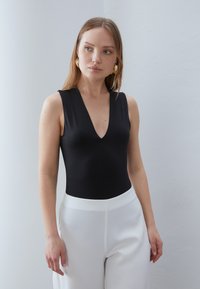 Anna Field Top - black