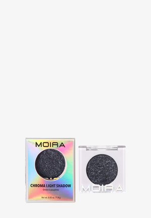 Musta hohtava pyöreä luomiväripaletti lähellä sen iridesoivaa laatikkoa, jossa lukee "MOIRA Chroma Light Shadow".