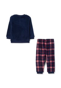 Sudadera de felpa navy de manga larga con cierres a presión y pantalones de pijama a cuadros en navy, rojo y blanco, con puños y cinturilla elásticos.
