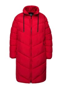 Giacca smanicata rossa con colletto alto e arricciato, zip frontale e cordino nero. Motivo a zigzag; design isolato e di lunghezza intermedia.