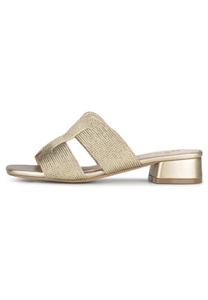 Sandali a toe aperto in oro con tomaia in tessuto intrecciato e tacco a blocco piccolo. Presentano un design a fascia incrociata e una soletta metallica liscia.