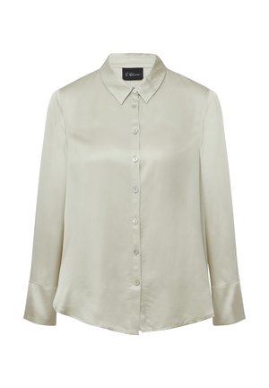 Chemise satin beige clair à manches longues, col pointu et six boutons sur le devant. Texture lisse et ourlet incurvé en bas.