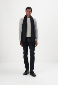 TOM TAILOR STRUCTURED MULTICOLOR CREW NECK  - Trui - beige/off white